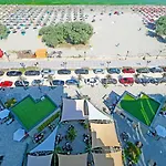 Seaside - Pool & *