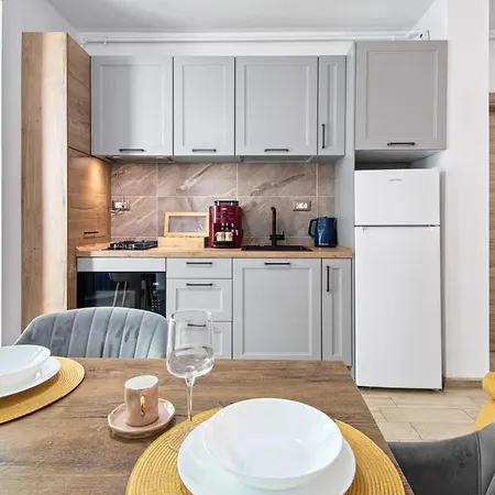 Seaside - Pool & Apartmán Năvodari