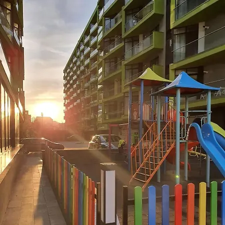 Seaside - Pool & דירה Năvodari