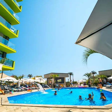 Seaside - Pool & Apartment *