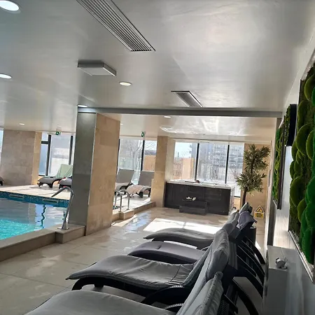 Seaside - Pool & דירה