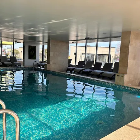 Seaside - Pool & דירה Năvodari